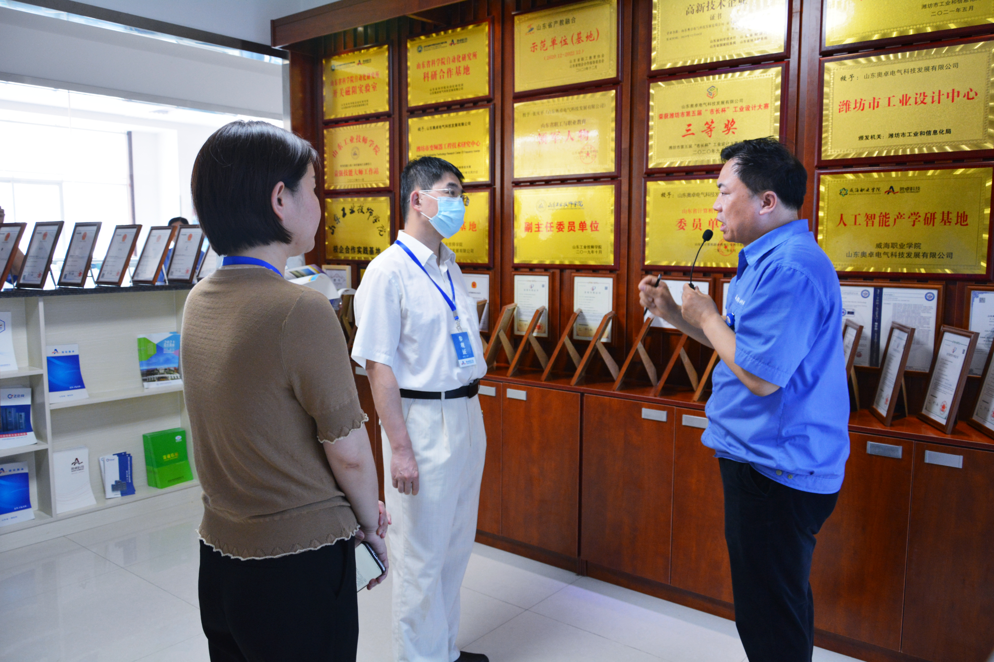 省工业互联网调研组调研